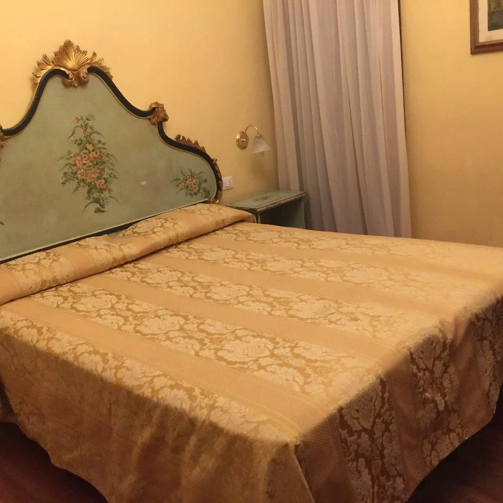 Hotel Alinari Florence 3*,